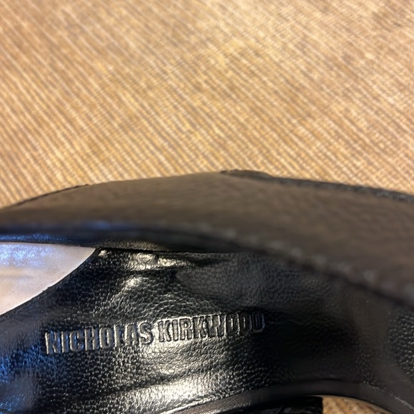 Nickolas Kirkwood black sandals with gold heel - Picture 8 of 8